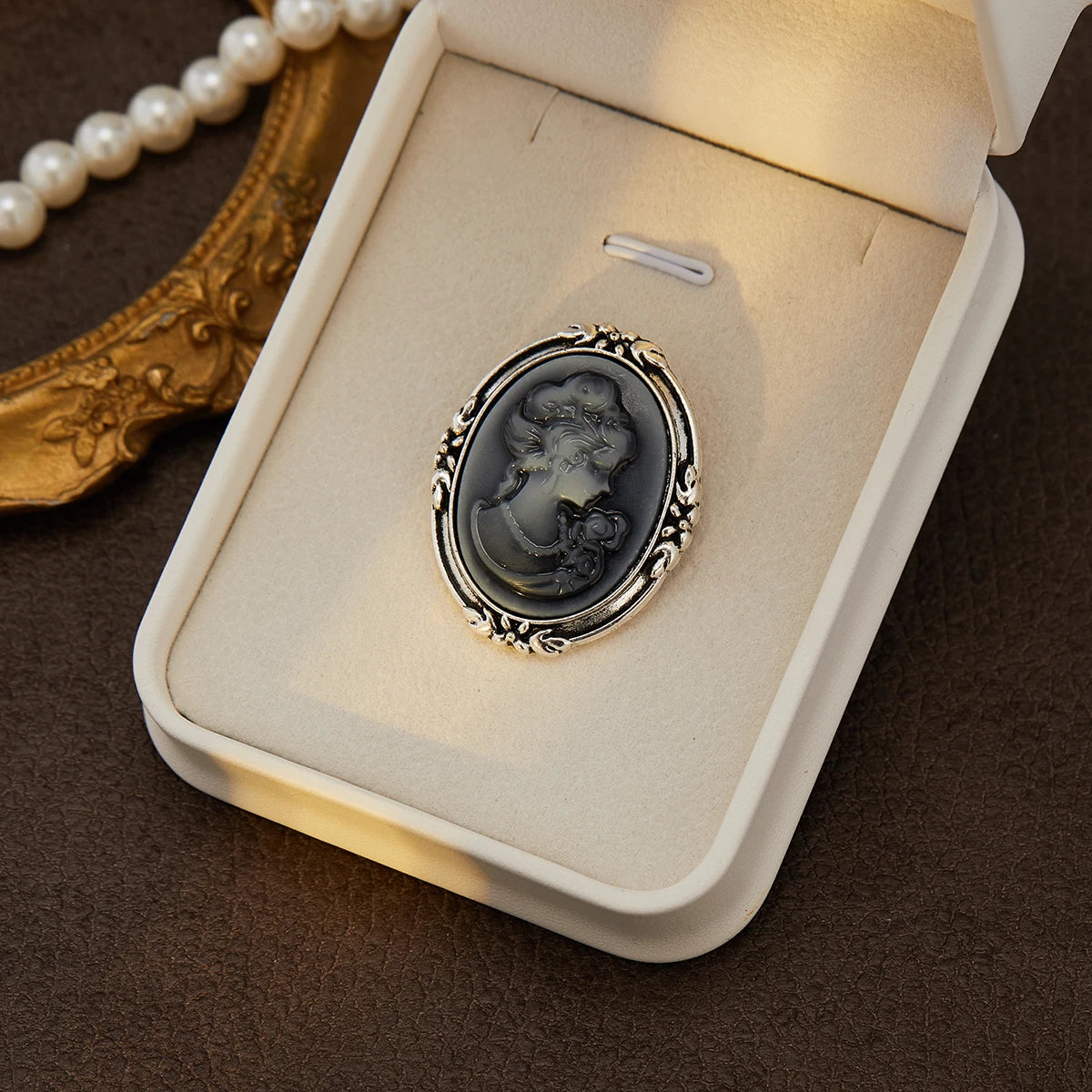 Vintage Cameo Brooch