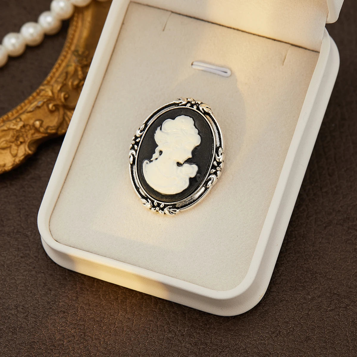 Vintage Cameo Brooch
